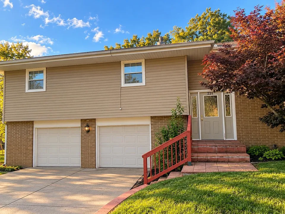 221 Dempster Rd