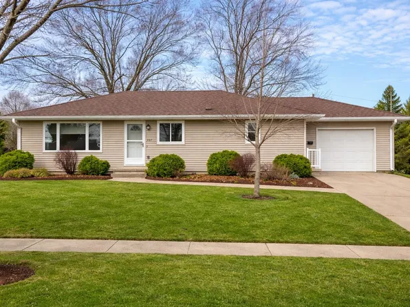 937 Hillside Dr, Jefferson, WI 53549