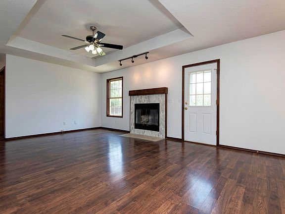 4th image of 212 E Robin Road