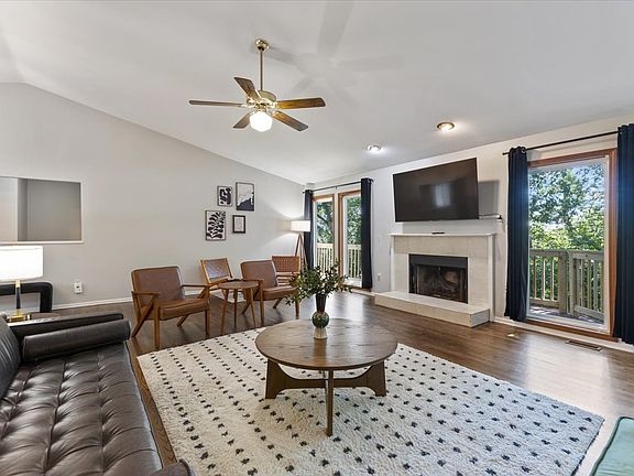 5th image of 38657 Lancaster Dr