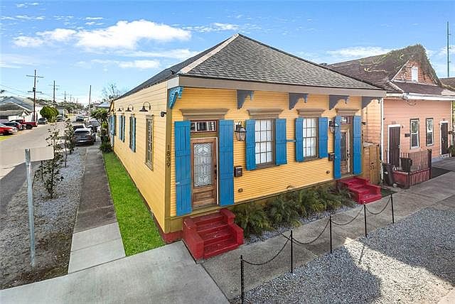 1st image of 1839 Touro St