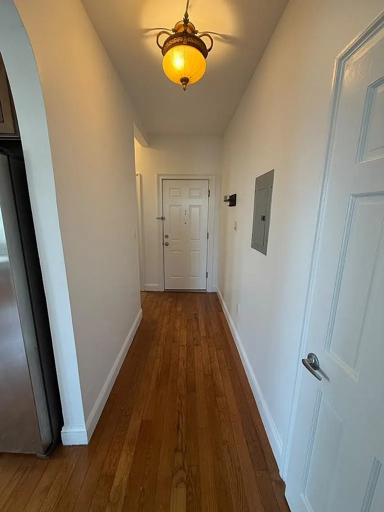 2 bed, 1.0 bath, 750 sqft, $2,300 — Photo 4