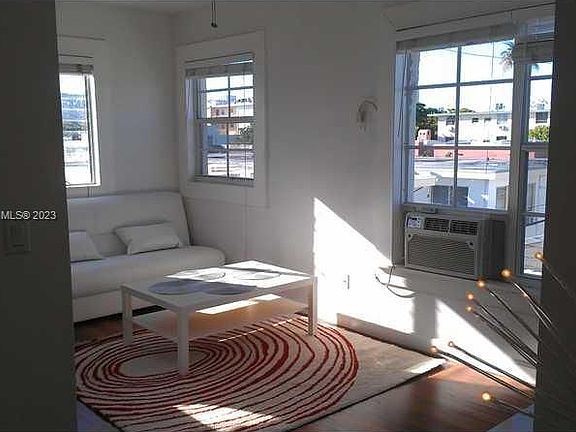 4th image of 842 Meridian Ave APT 3E