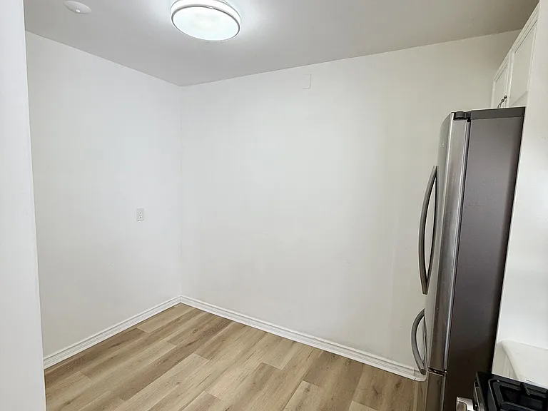 17 Regatta Cres #UPPER — Photo 5