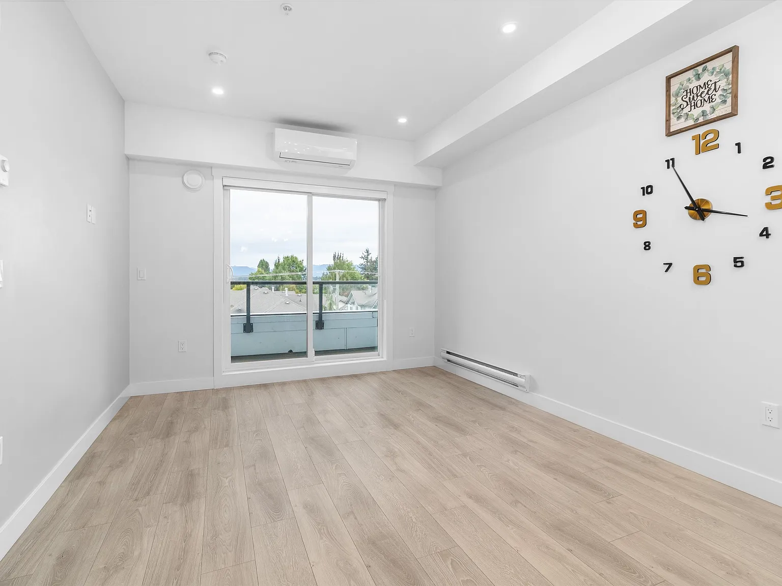 2 bed, 725 sqft, $2,100 — Photo 3