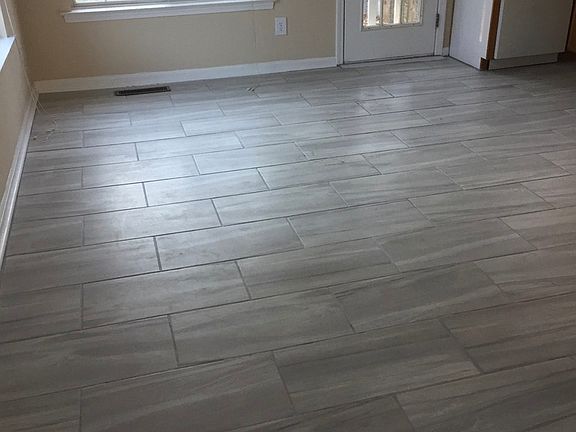 Ceramic floor dining