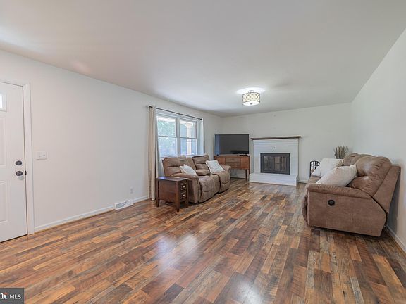 4th image of 134 Buckingham Dr