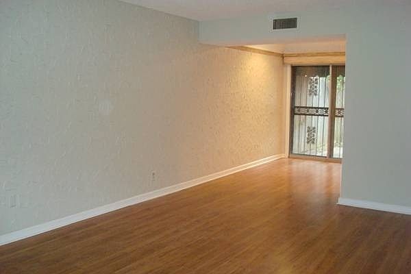 1st image of 1235 Chamberlain Dr #1235