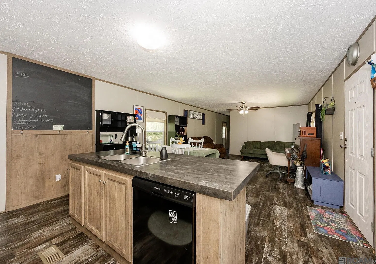 3 bed, 1080 sqft, $1,300 — Photo 4