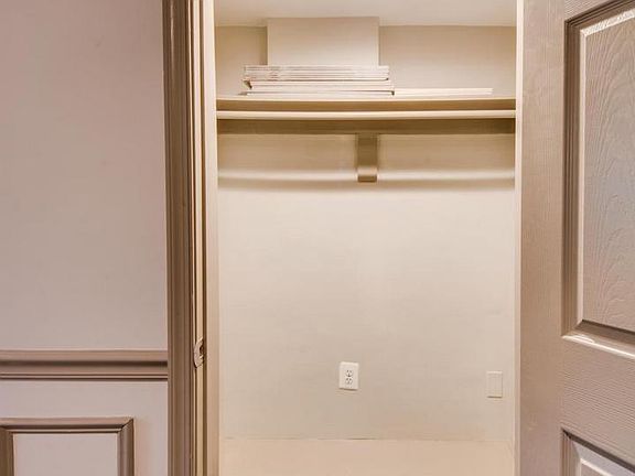 2nd image of 600 Bashford La