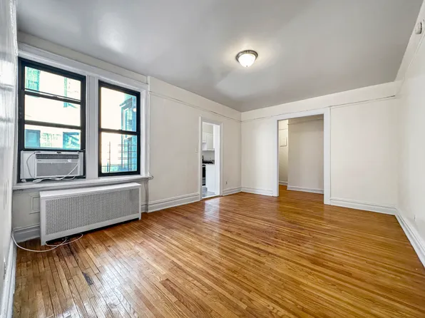 555 Fort Washington Avenue image 1 of 15