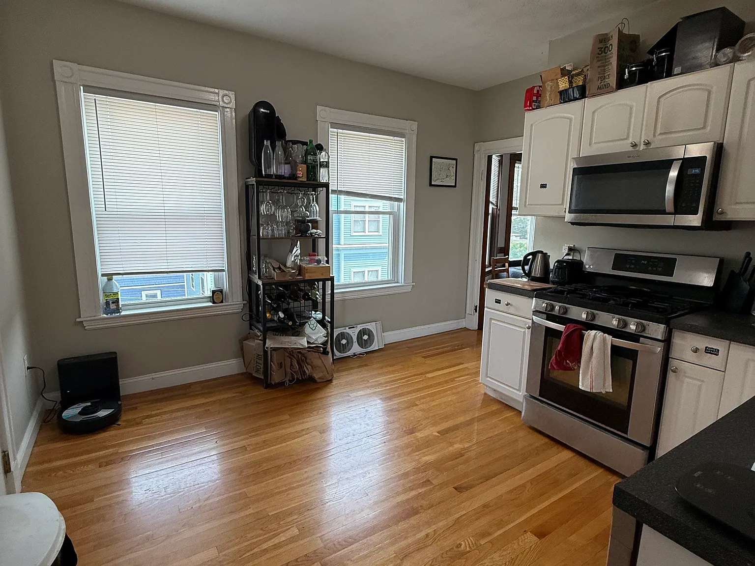 4 bed, 1300 sqft, $4,300 — Photo 2
