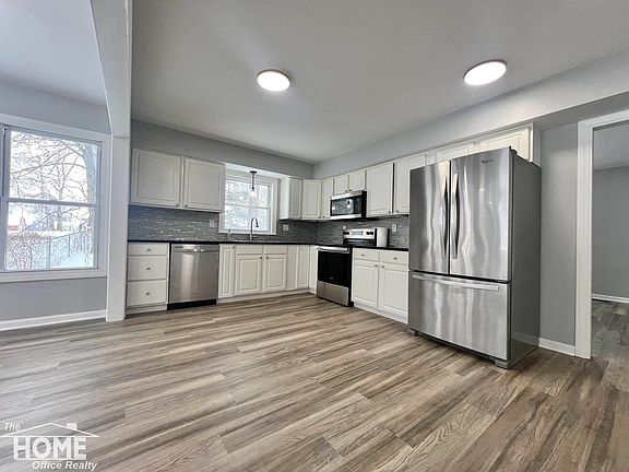 4th image of 1387 S Byron Rd