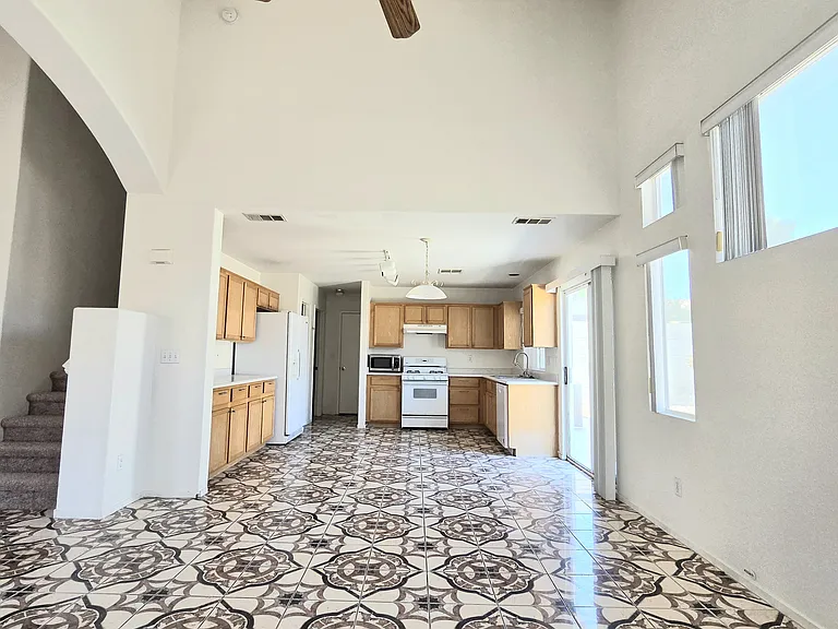 3114 Crownline Ct — Photo 6