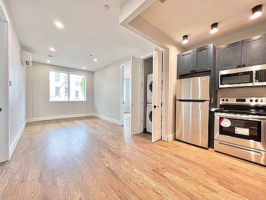 3rd image of 1477 Greene Ave APT 2C
