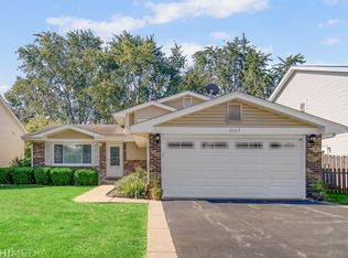 1067 E Meadow Lake Dr, Palatine, IL 60074