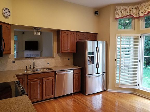 4th image of 525 Fincastle Ln