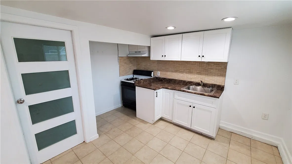 1 bed, 360 sqft, $1,800 — Photo 2
