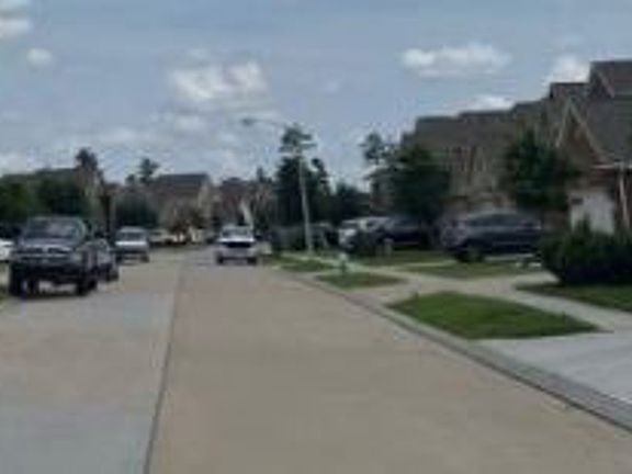Exterior Neighborhood (street photo)
