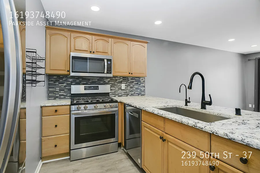 3 bed, 2.0 bath, 796 sqft, $2,945 — Photo 2