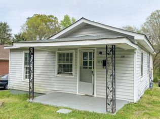 915 Willow Rd, Greensboro, NC 27401