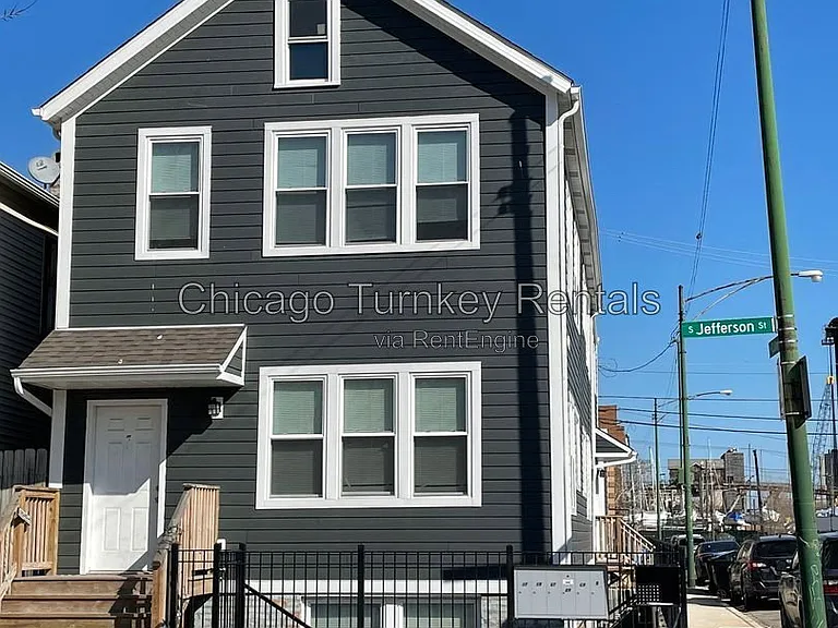 1935 S Jefferson St #2R — Photo 1