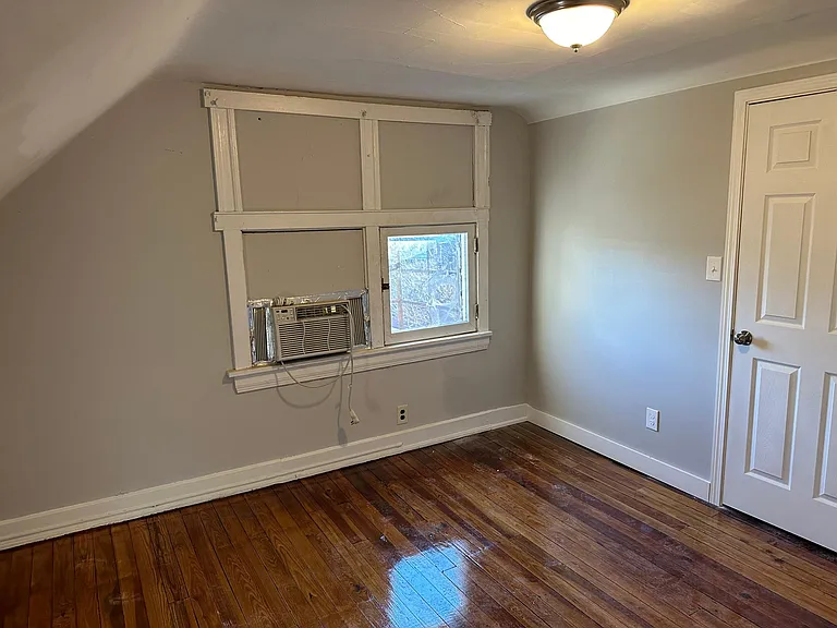 2119 Hudson Ave — Photo 25