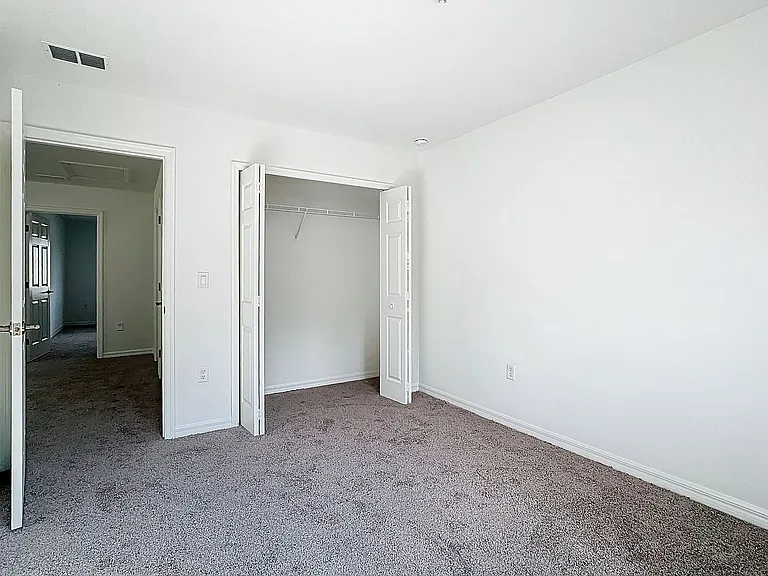 1748 Barton Towne Cir — Photo 38