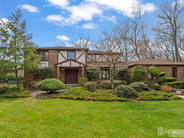 6 Persimmon Ct, East Brunswick, NJ 08816
