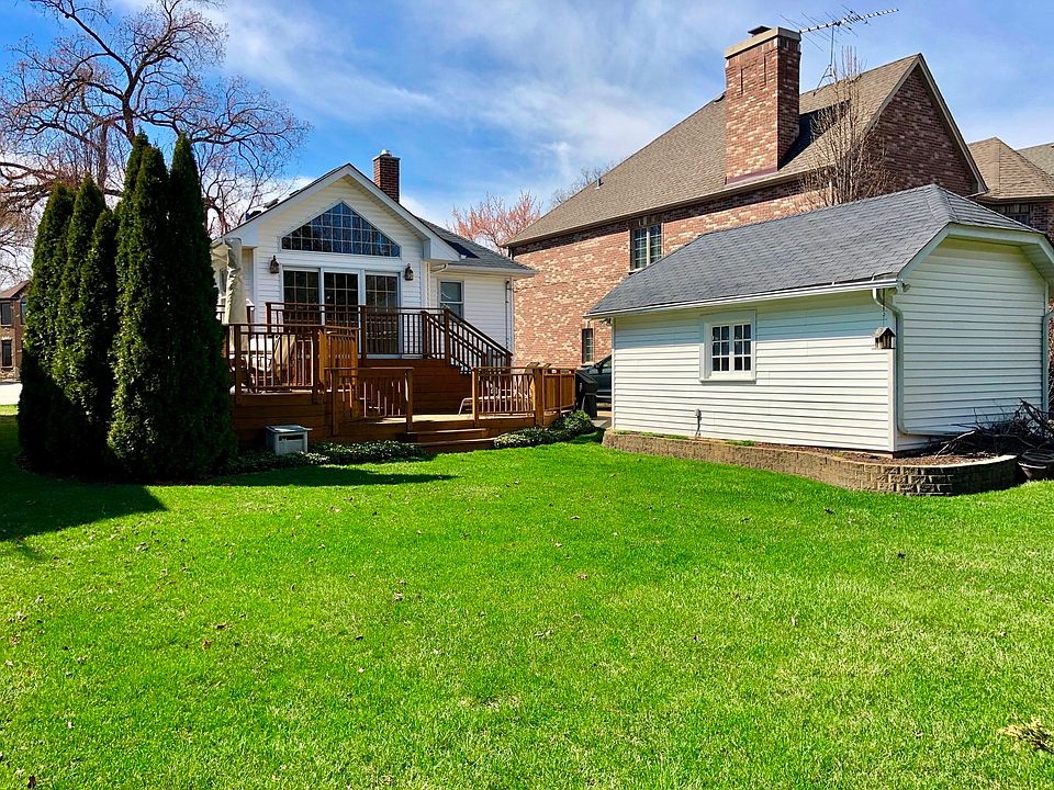 2nd image of 593 S Fairfield Ave