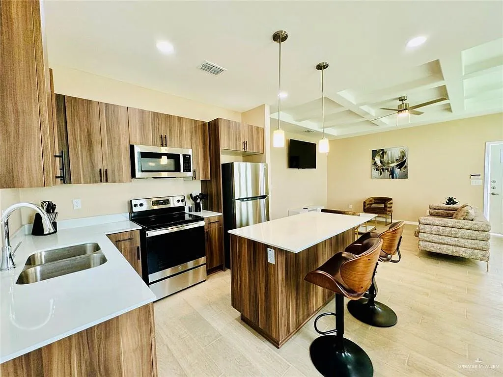 2 bed, 2.0 bath, 1390 sqft, $1,200 — Photo 3