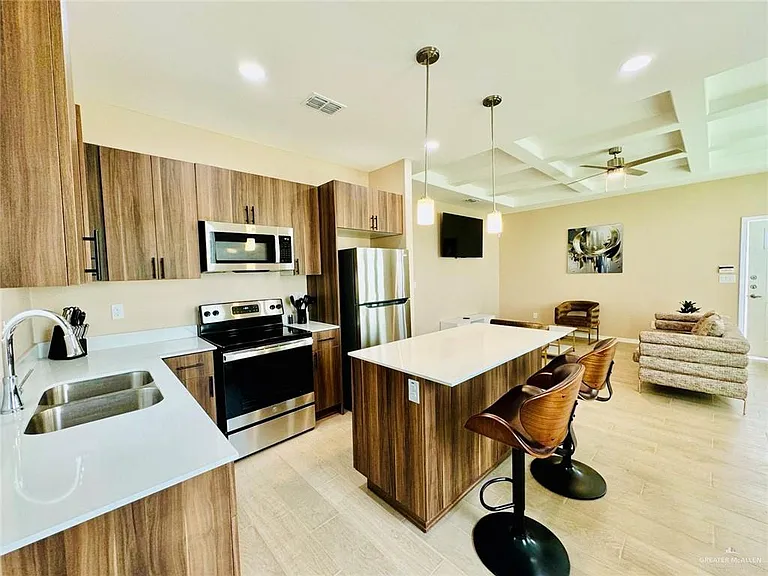 3013 W Driftwood St #1 — Photo 3