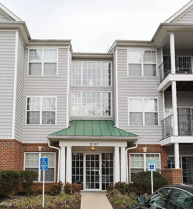 2 bed, 1100 sqft, $2,300 — Photo 1