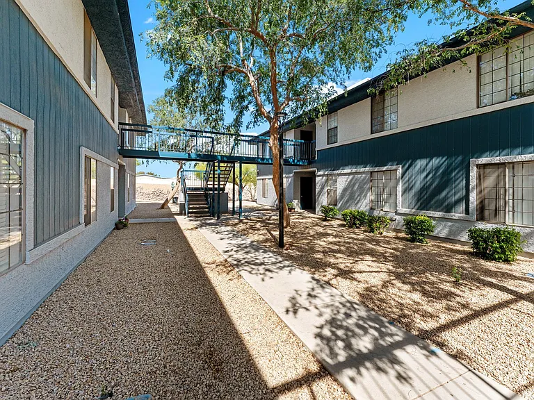 Coronado Glen Apartments — Photo 15
