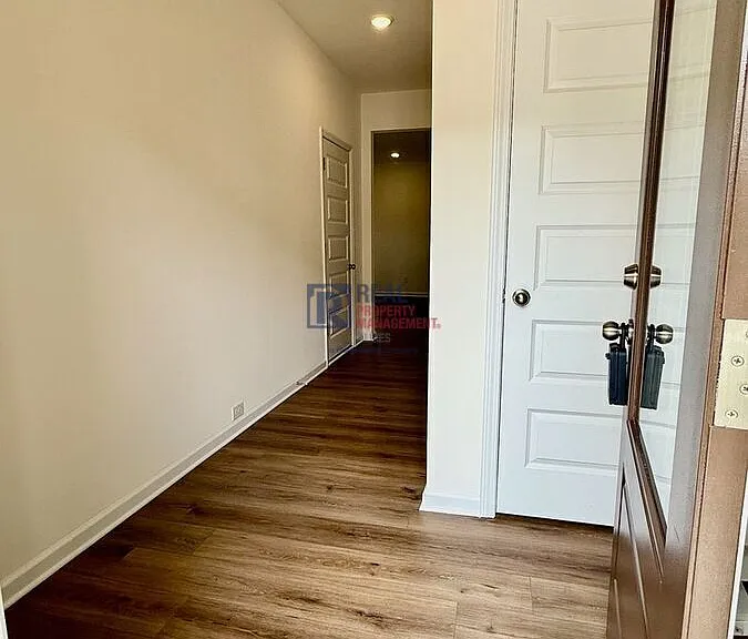 330 Skye Ln — Photo 3