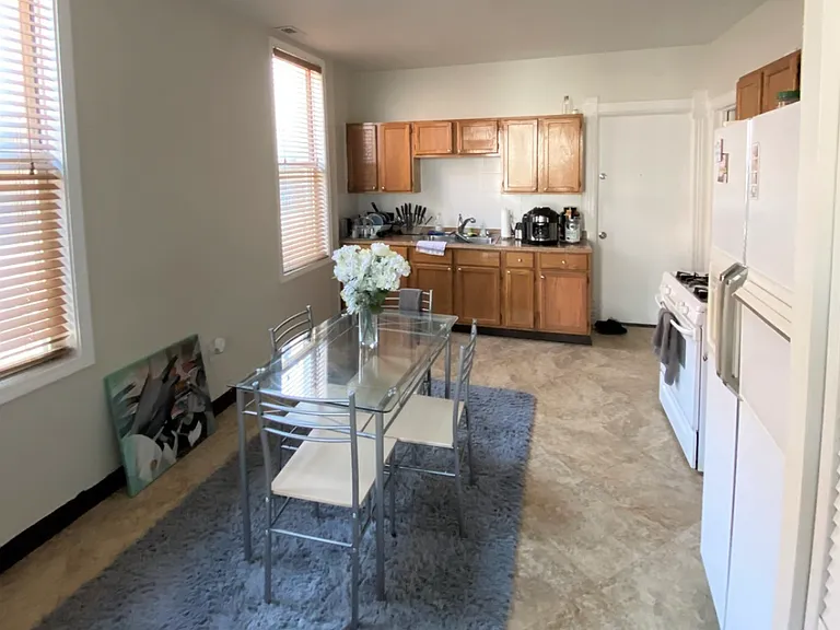 927 W 35th Pl #1F — Photo 3