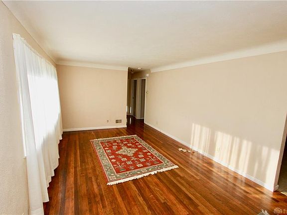 3rd image of 2603 N Gettysburg Ave