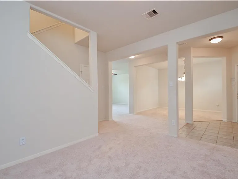 2934 Meadowglen Crst — Photo 3