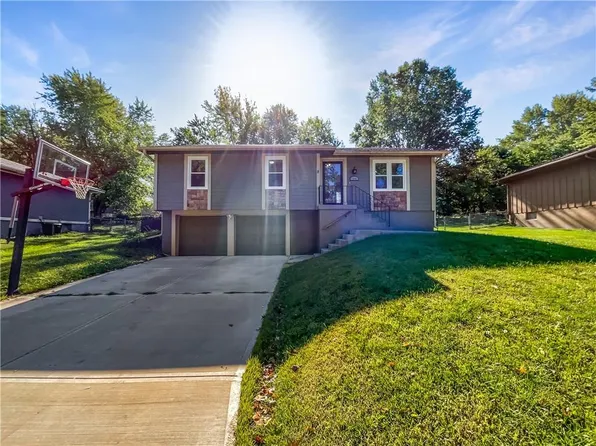 1501 SE 15th Pl, Oak Grove, MO 64075