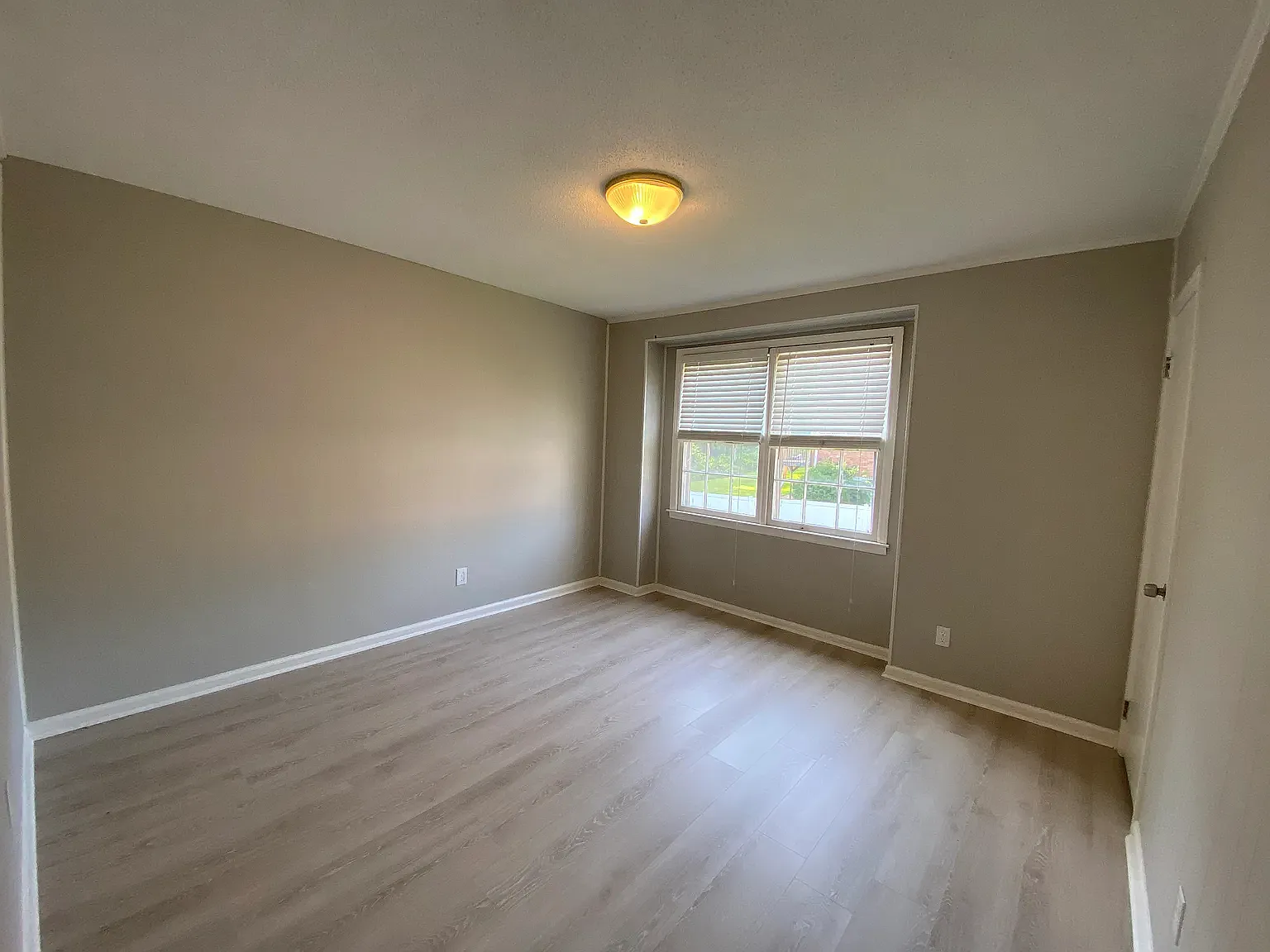 921 Nottingham Dr — Photo 4