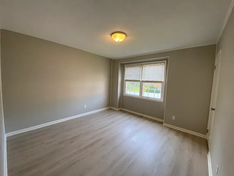921 Nottingham Dr #13 — Photo 4