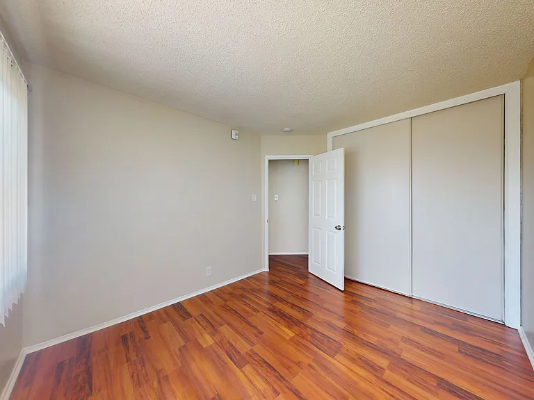 2515 10th ave — Photo 121
