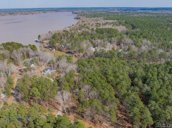 31 Thornton Dr, Boydton, VA 23917