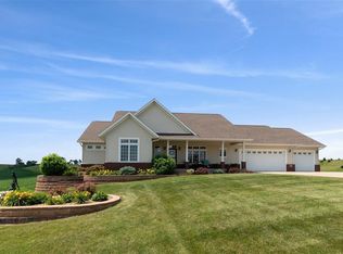 104 Portrait Valley Rd, Anamosa, IA 52205