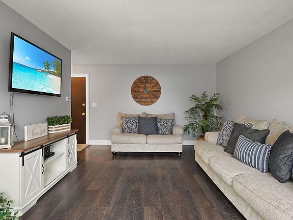 5th image of 2013 Country Club Dr APT 2