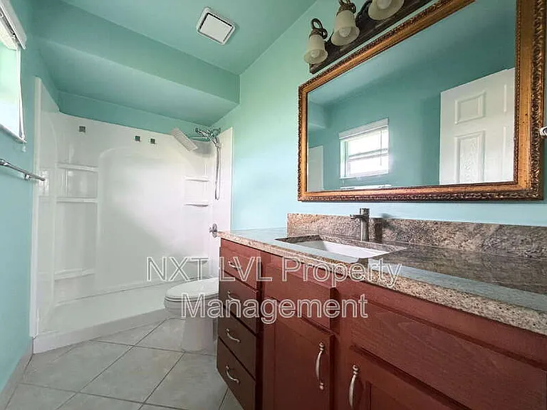 1005 NE 8th Ter — Photo 8