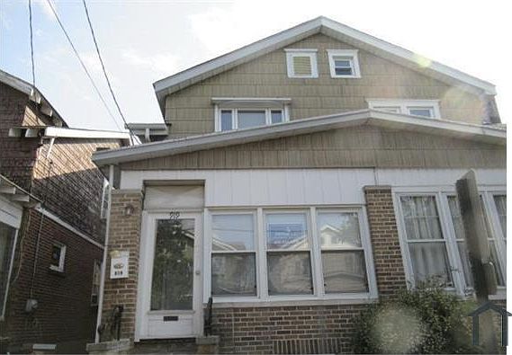2nd image of 919 Adeline St