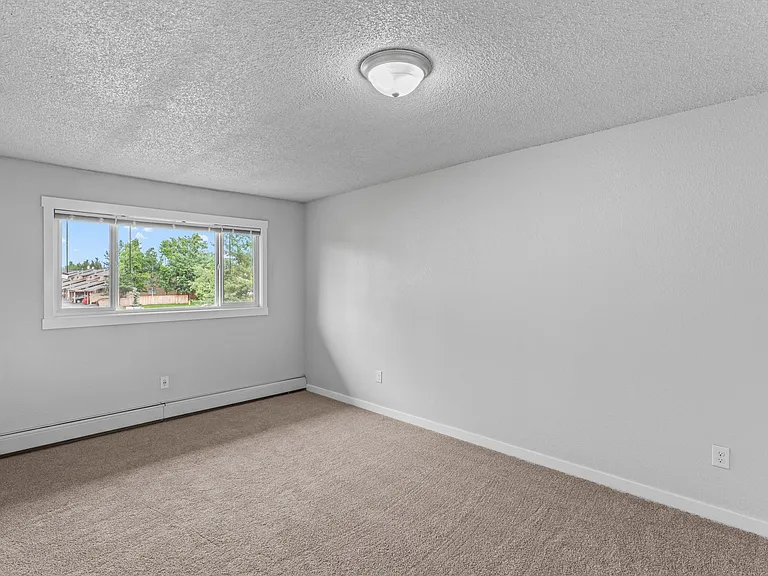 470 Dailey Ave — Photo 10
