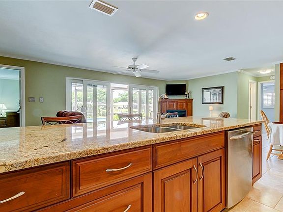 4th image of 1364 Fairbanks Dr