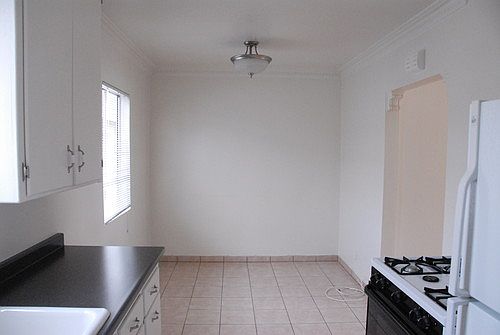 4th image of 3332 Bagley Ave APT 2